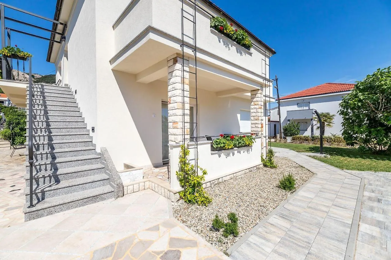 Nur 300 Meter Zum Tollen Strand Baska  Croatia